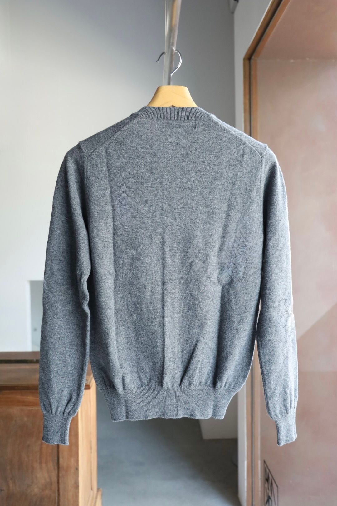 プレイコムデギャルソン ROUND NECK RHINESTONE CARDIGAN (GRAY/RED HEART)