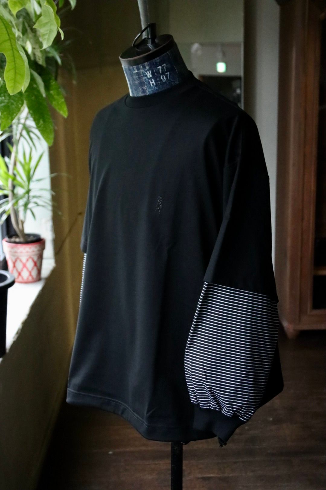 イズネス25AW BALLOON LAYERED LONG SLEEVE T SHIRT(1007AWCS02)BLACK x WHITE border