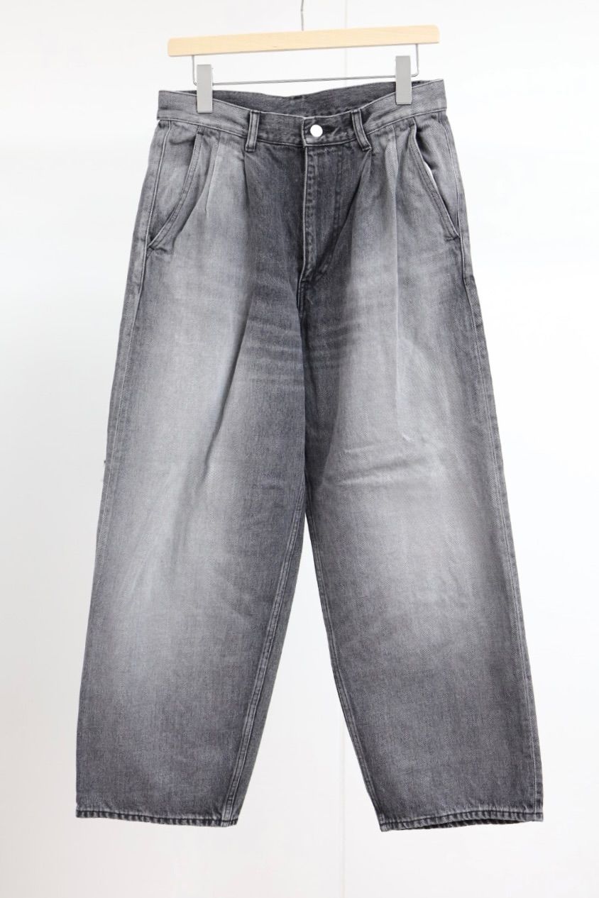 グラフペーパー Selvage Denim Two Tuck Pants(GU261-40061LB)BLACK_LIGHT FADE