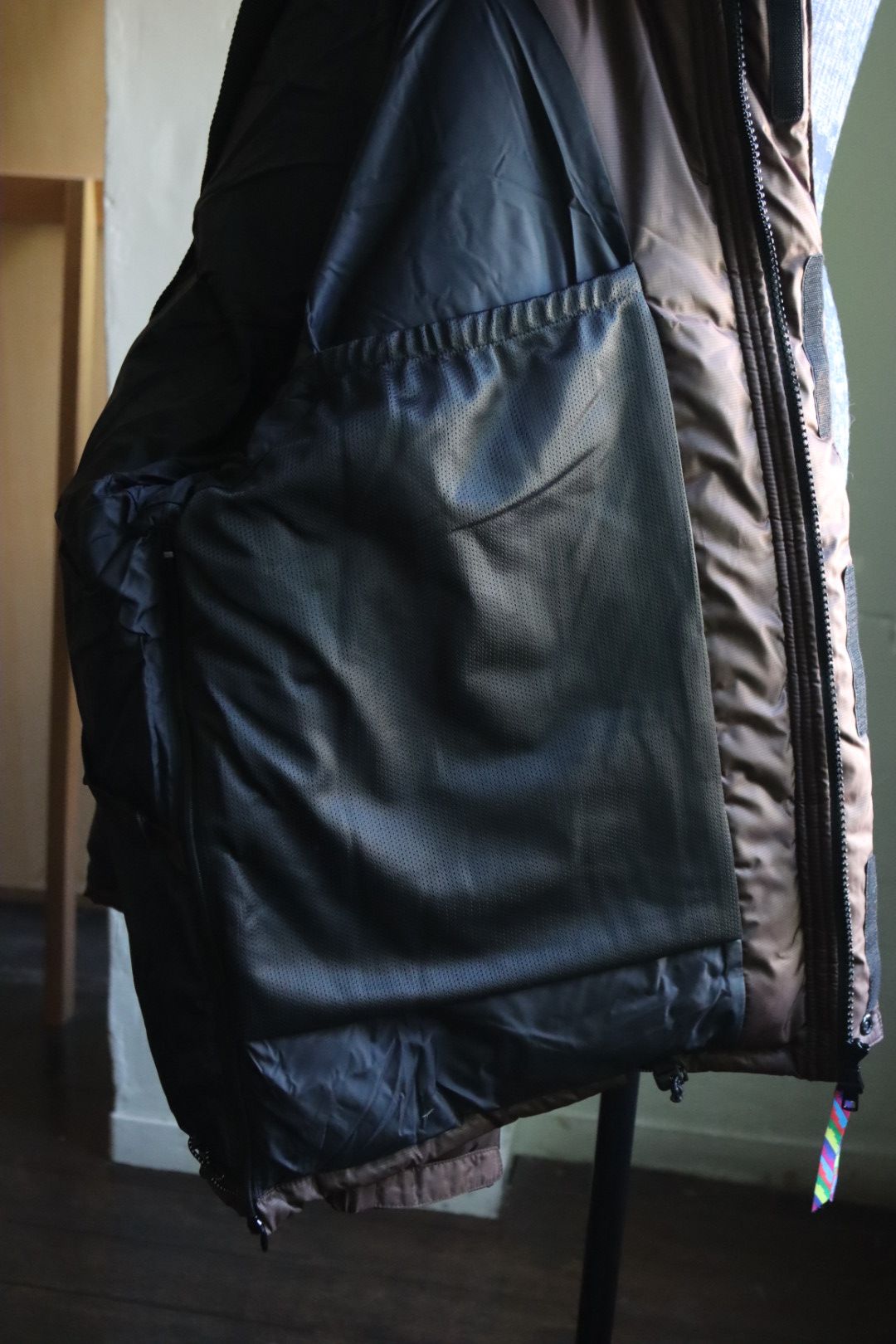 イズネス 23AW FUNCTIONAL DOWN JACKET is-ness×NANGA (1005AWDOWNJK01)BROWN