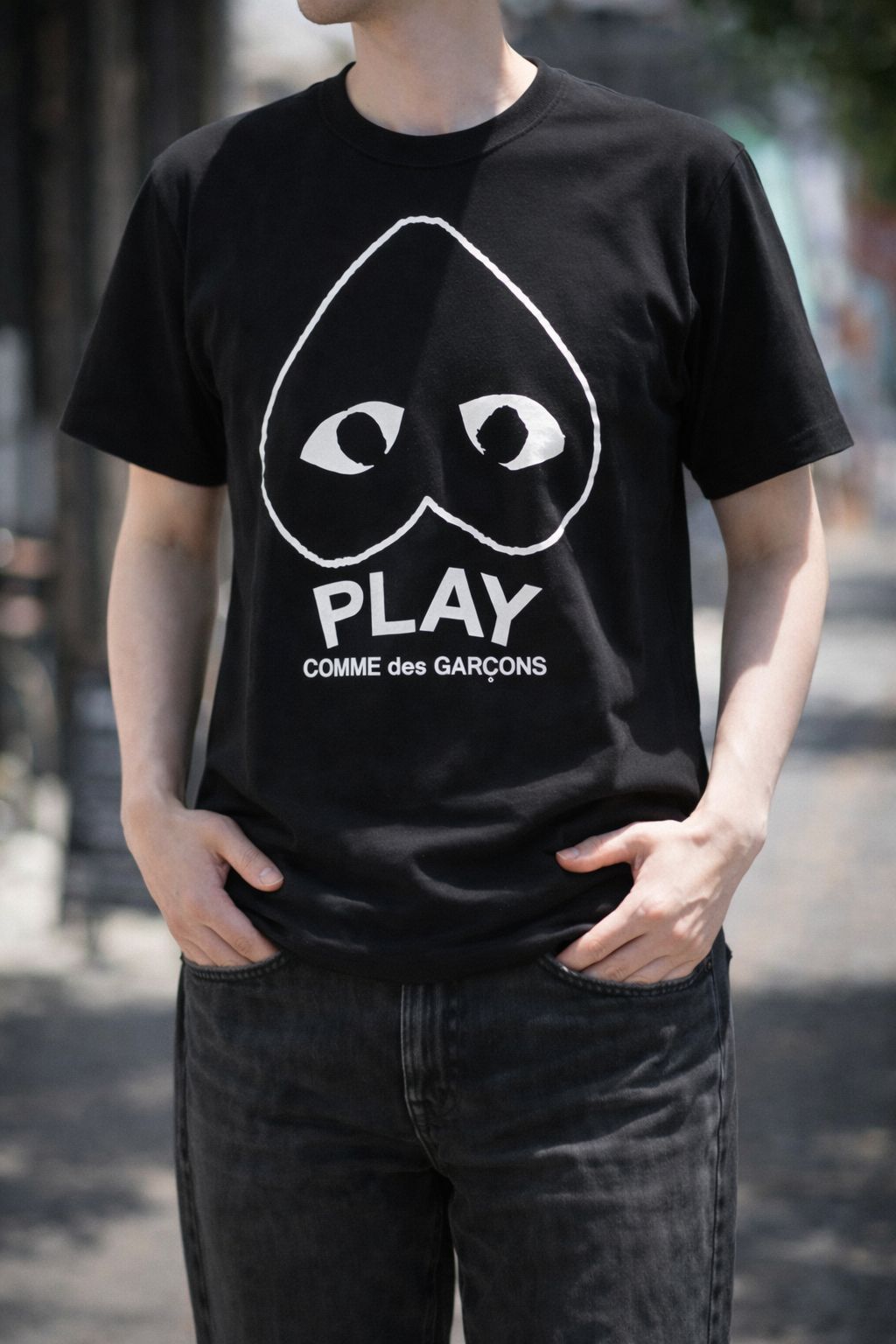 PLAYプレイコムデギャルソン ロゴプリントTシャツ (BLACK)