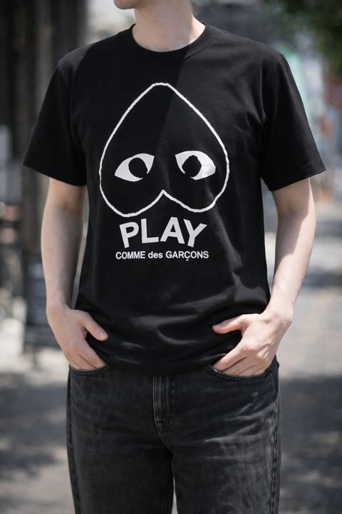 PLAYプレイコムデギャルソン ロゴプリントTシャツ (BLACK)