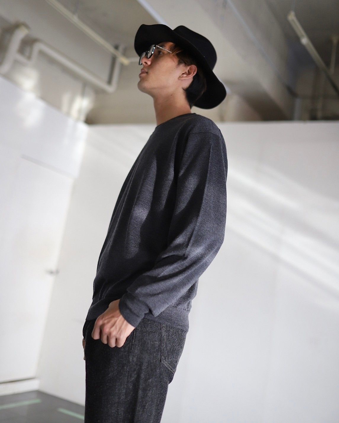 A.PRESSE 24SS Cashmere High Gauge Crew Neck Sweater"CHARCOAL"スタイル