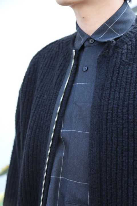YOKEより、3G BACK ZIP RIB CREW NECK "BLACK" style.2020.10.17.
