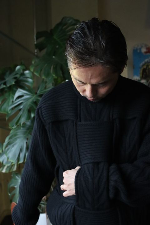 YOKE CROSSING CABLE CREW NECK KNIT"BLACK"style