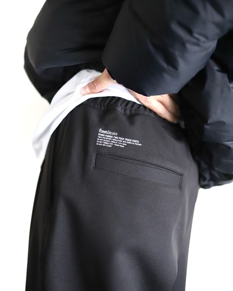FreshService フレッシュサービス DOWN FABRIC TWO TUCK TRACK PANTSスタイル