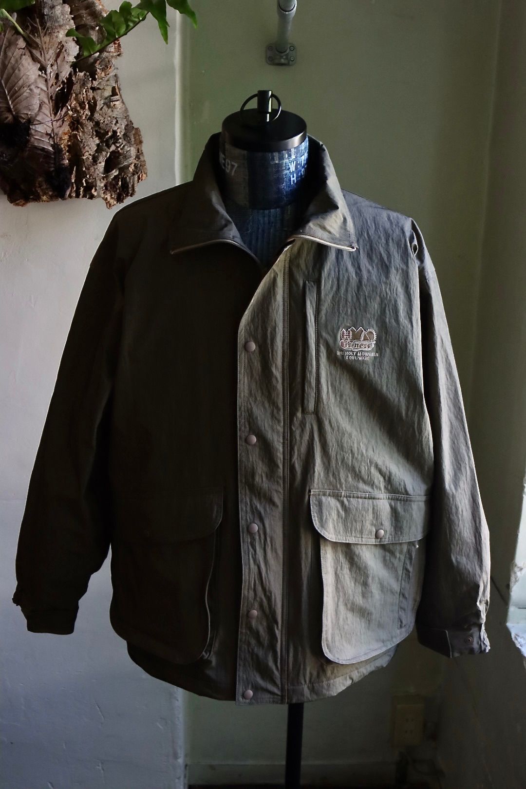 イズネス23AW SHAKA SHAKA NYLON JACKET(1005AWJK07)BROWN