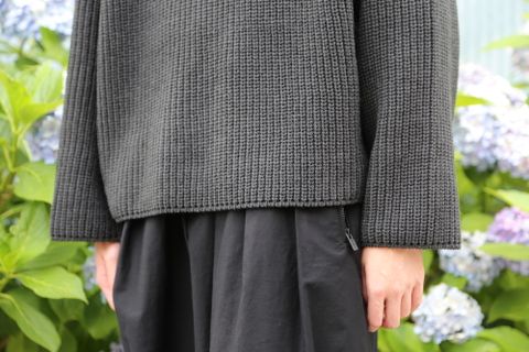 sulvam 2020AW Slit over knit"CHARCOAL" style.2020.7.10.