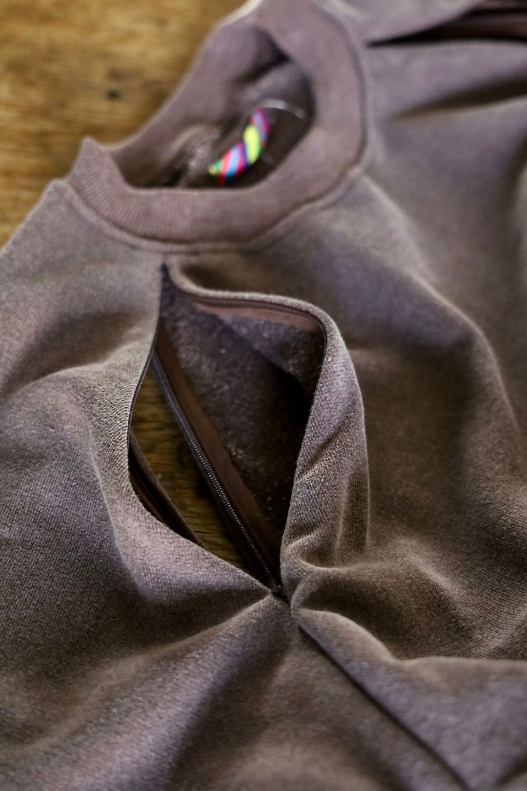 イズネス 26SS Ventilated Sweatshirt (26SS_13_1008SSSW01)BROWN☆新作発売！