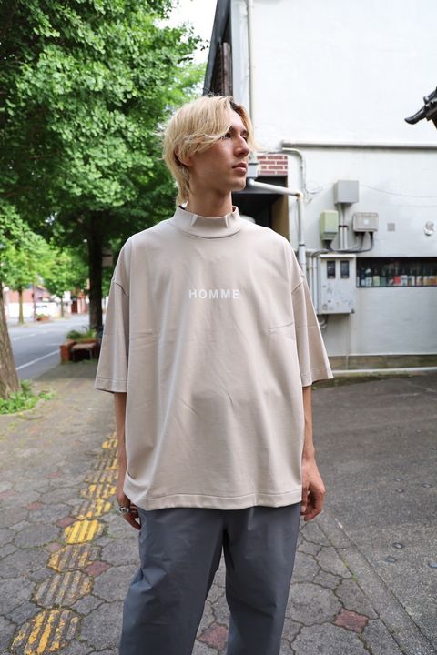 COMME des GARCONS HOMME 24SS ロゴプリントモックネックTシャツ Style 2024.4.30