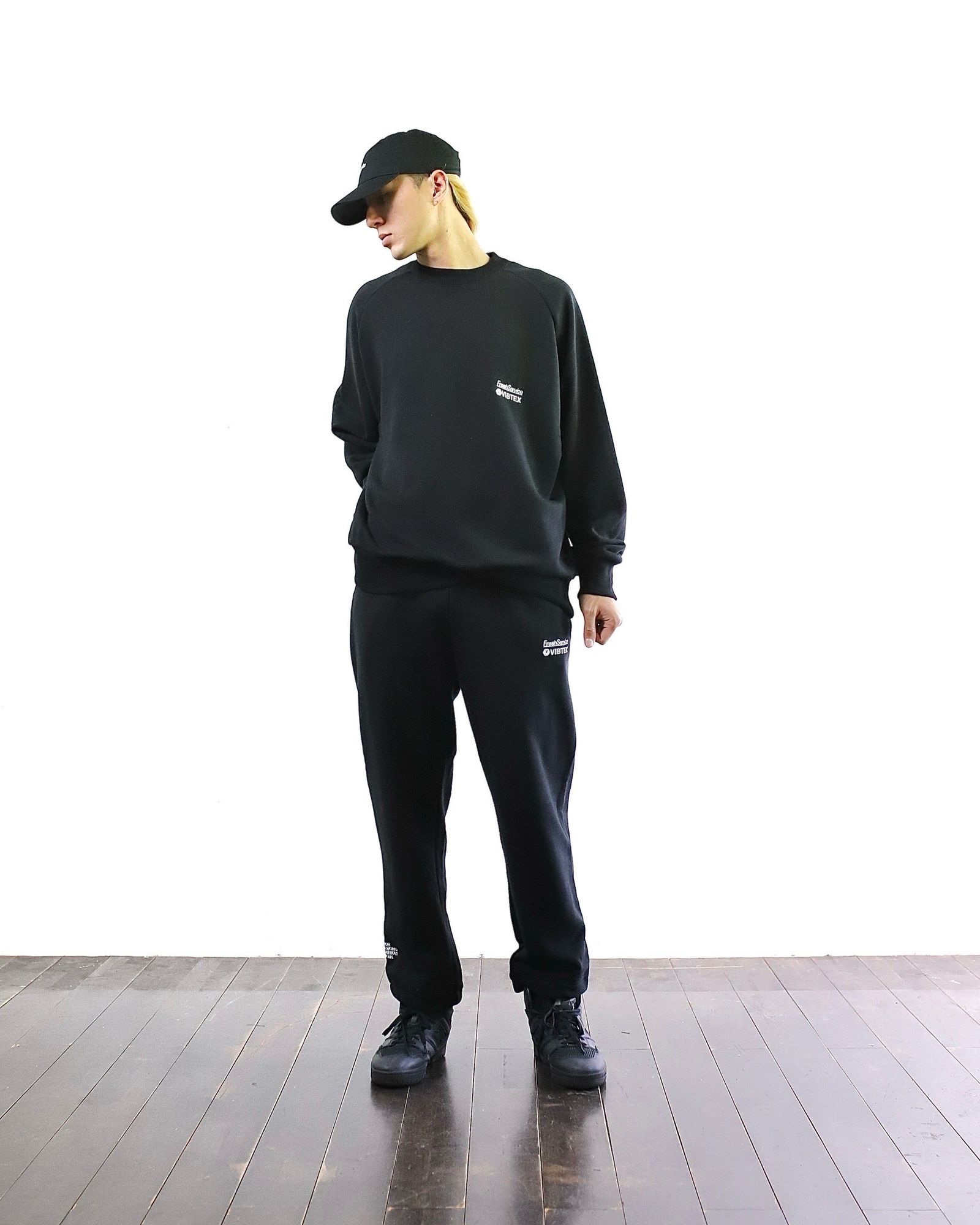 VIBTEX for FreshService 24SS SWEAT CREW NECK PULLOVER(BLACK) style 
