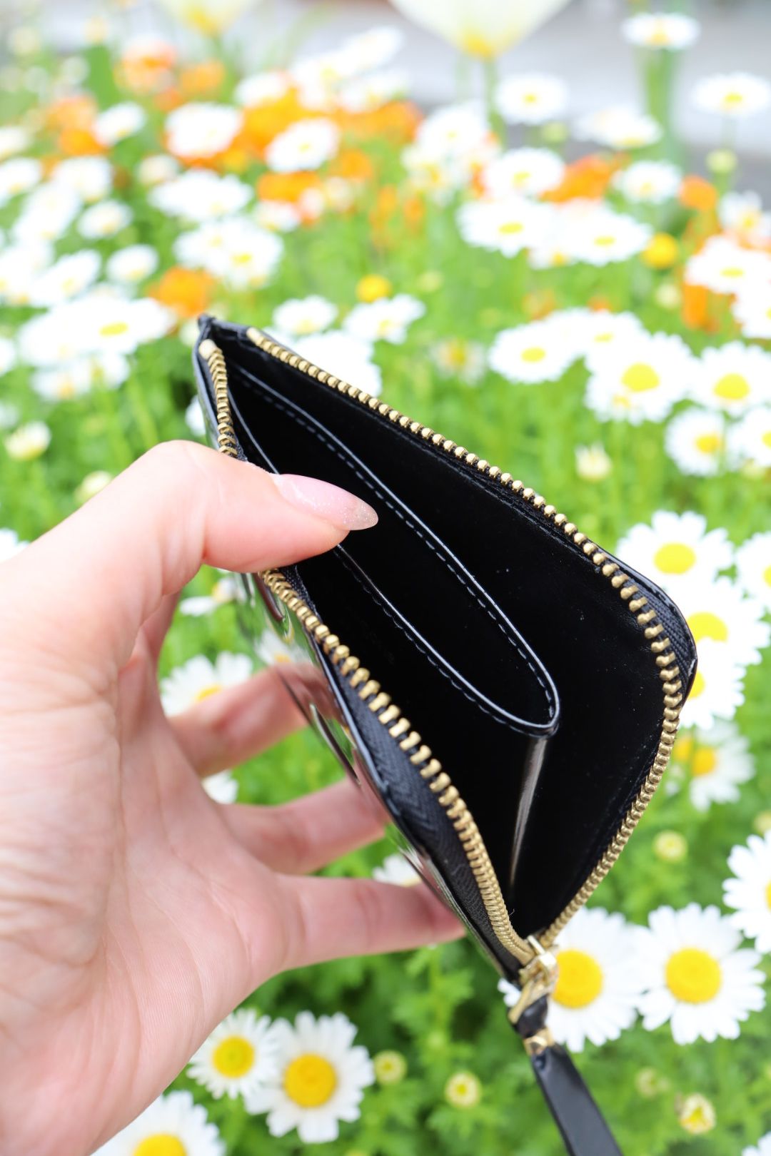 コムデギャルソン L字型ZIP財布(8Z-F031-051) DOT EMBOSSED LEATHER☆4月11日再入荷！