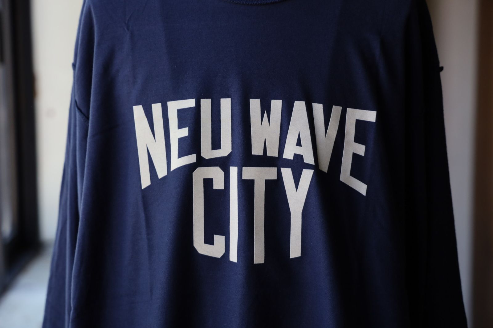 イズネスミュージック 25AW NEU WAVE LONG SLEEVE T-SHIRT (IMP6_10_NEUWAVELS01) NAVY