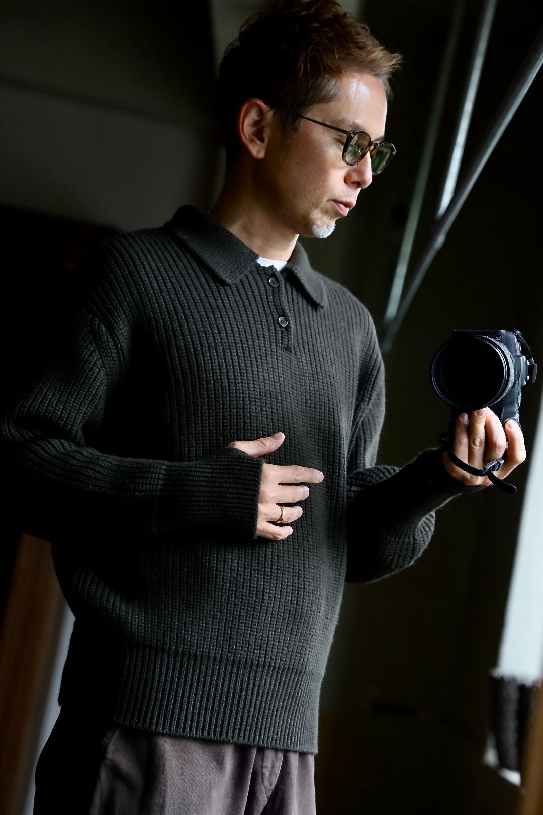 マーカウェア 26AW RIBBED POLO COLLAR JUMPER(A26C24SW02C)DARK OLIVE☆新作発売！