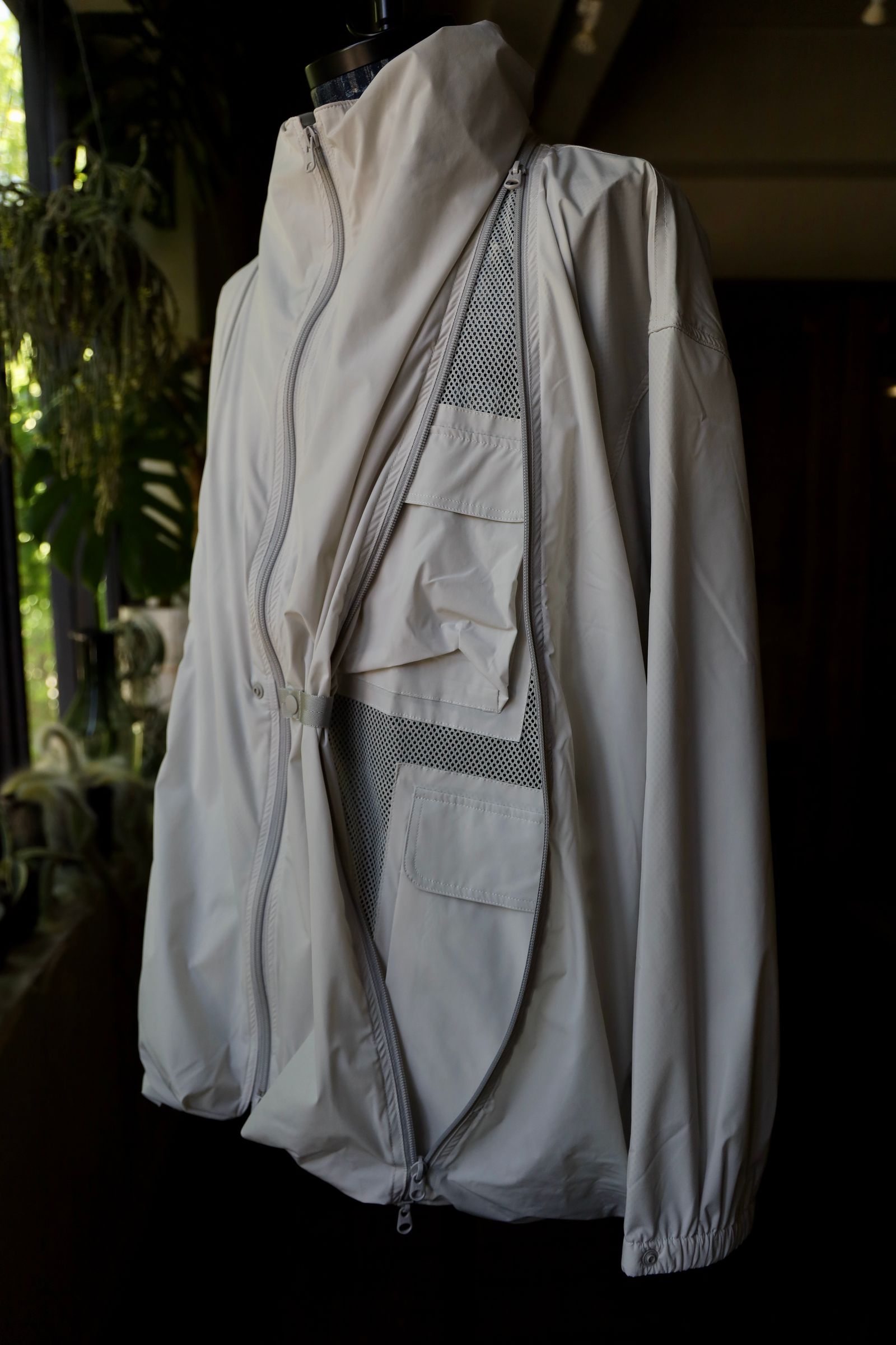 is-ness イズネス24SS TECHNICAL VENTILATION JACKET(24SS_08_1006JK04)LIGHT GRAY