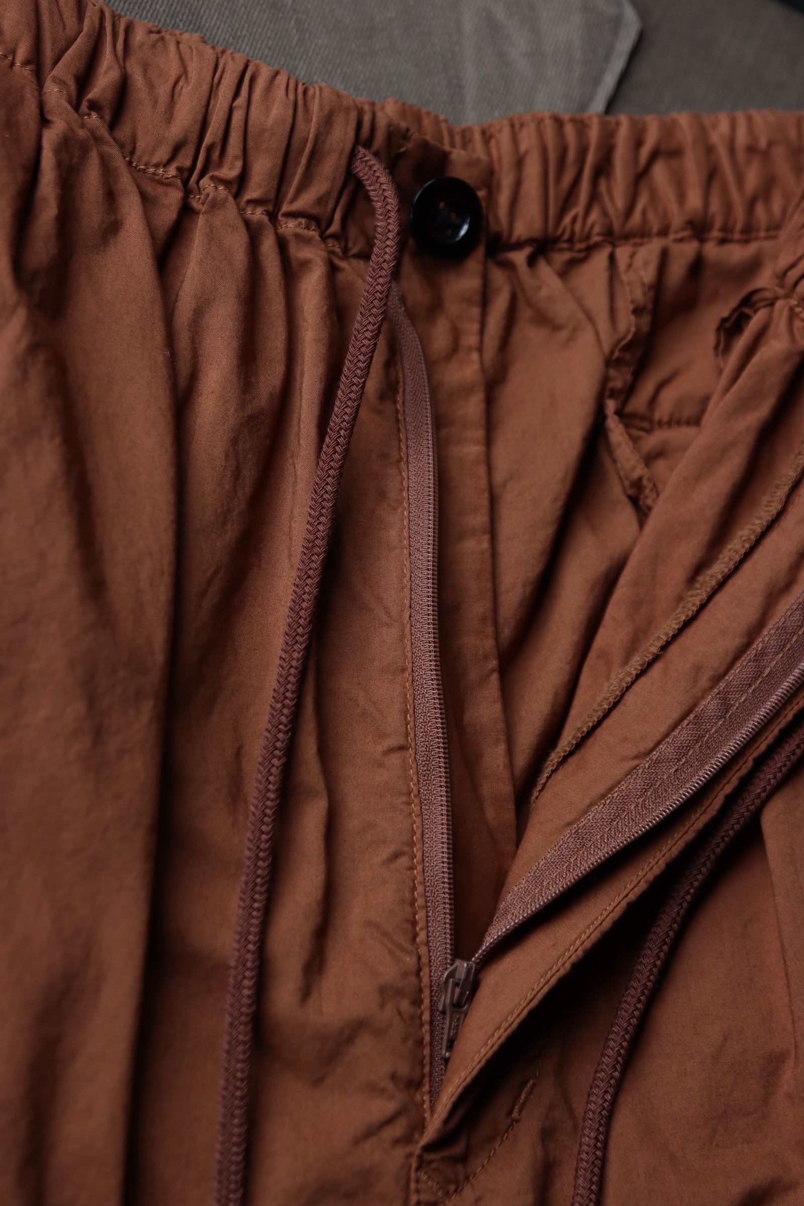 グラフペーパー  25SS Garment Dyed Typewriter Parachute Pants(GM251-40090C)BROWN☆3月8日(土)発売！