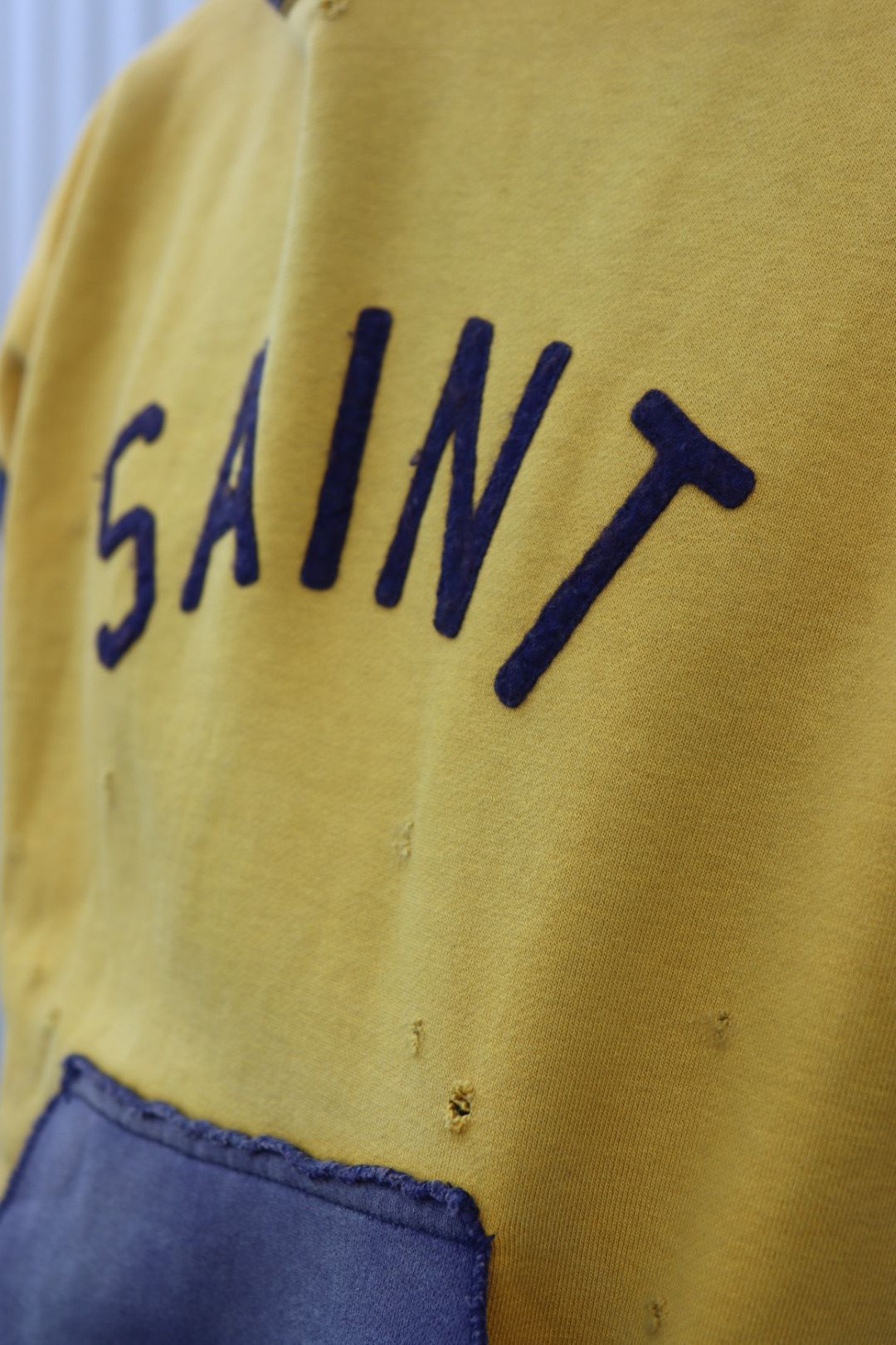 ©SAINT M×××××× フェルトフーディーYELLOW×NAVY style