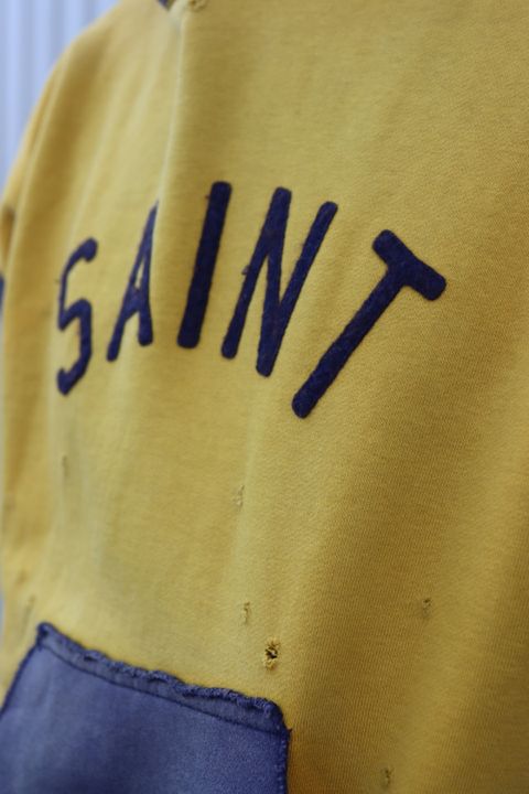 ©SAINT M×××××× フェルトフーディーYELLOW×NAVY style
