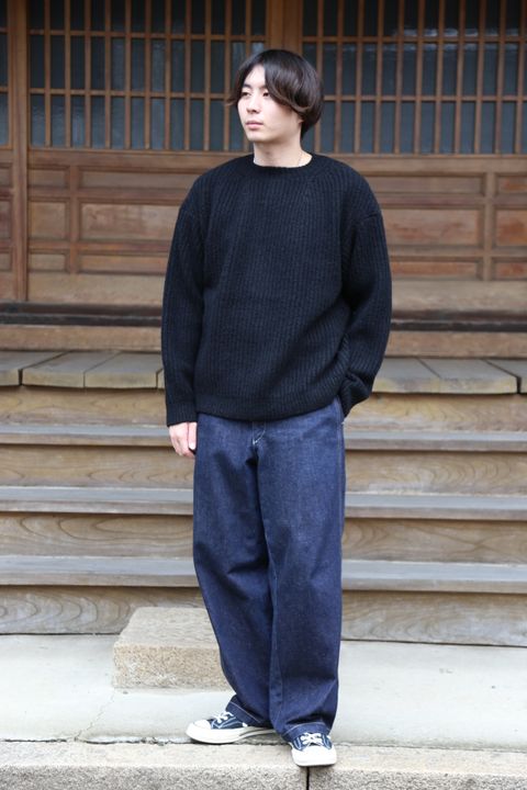 YOKE 20awより、3G BACK ZIP RIB CREW NECK BLACK style.2020.9.12.
