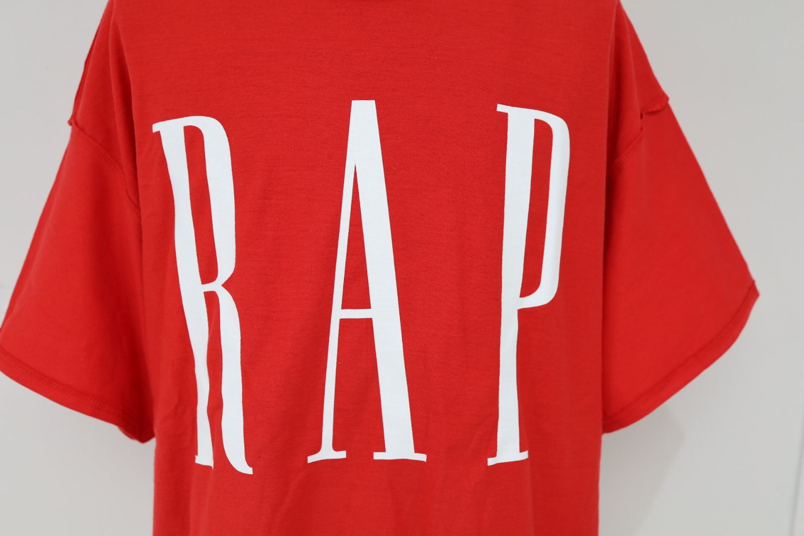 イズネスミュージック 26SS RAP T-SHIRTS(ISNESS MUSIC×DJ SHOTA)(IMP7_15_RAPT01)RED☆新作発売！