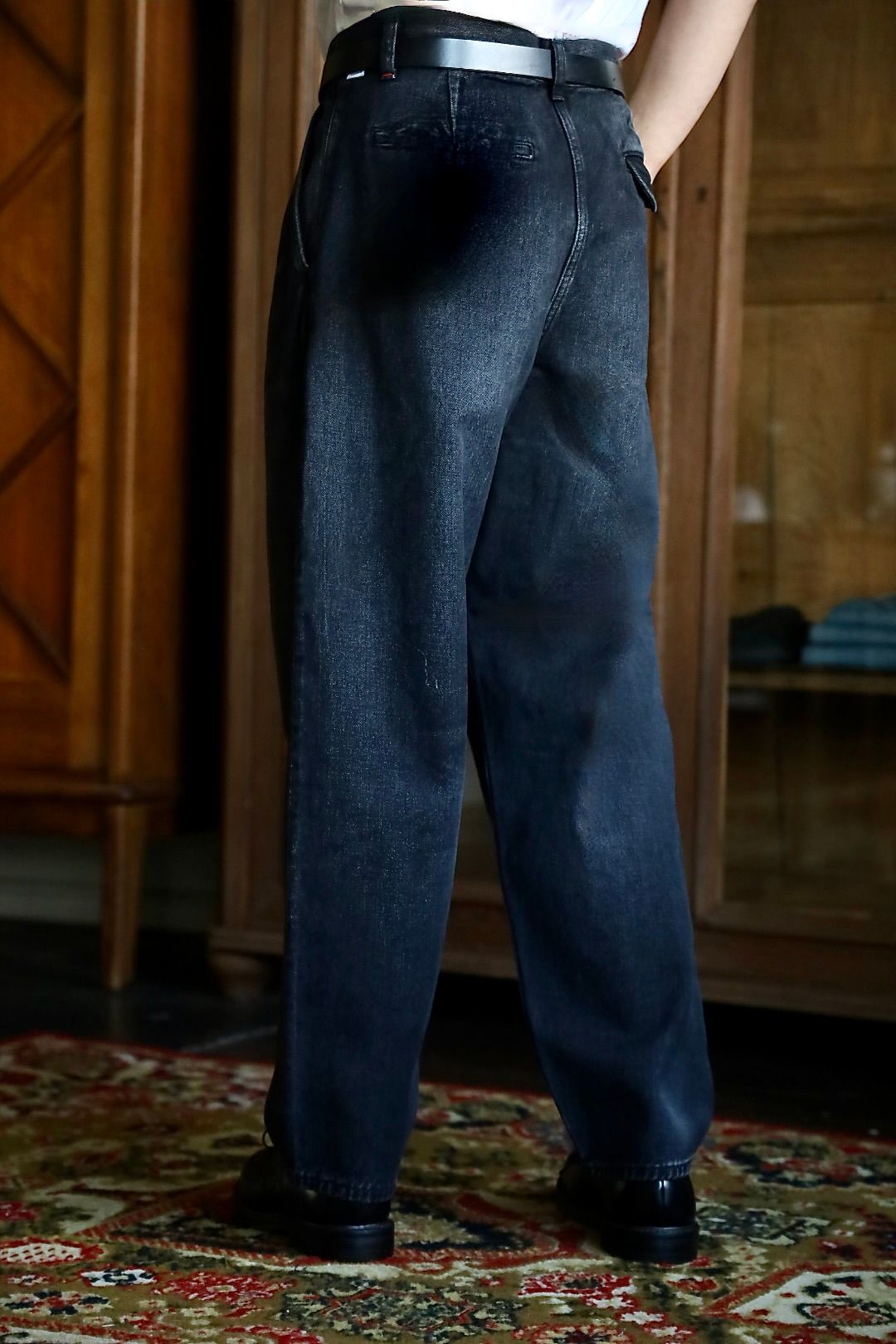 グラフペーパー Selvage Denim Two Tuck Tapered Pants(GU261-40060DB)BLACK_DARK FADE