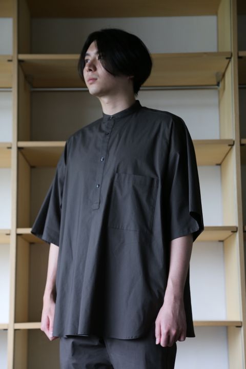 Graphpaper Stretch Typewriter Stand Collar Short Yoke Sleeve Shirt(GM212-40615B) style.2021.6.12