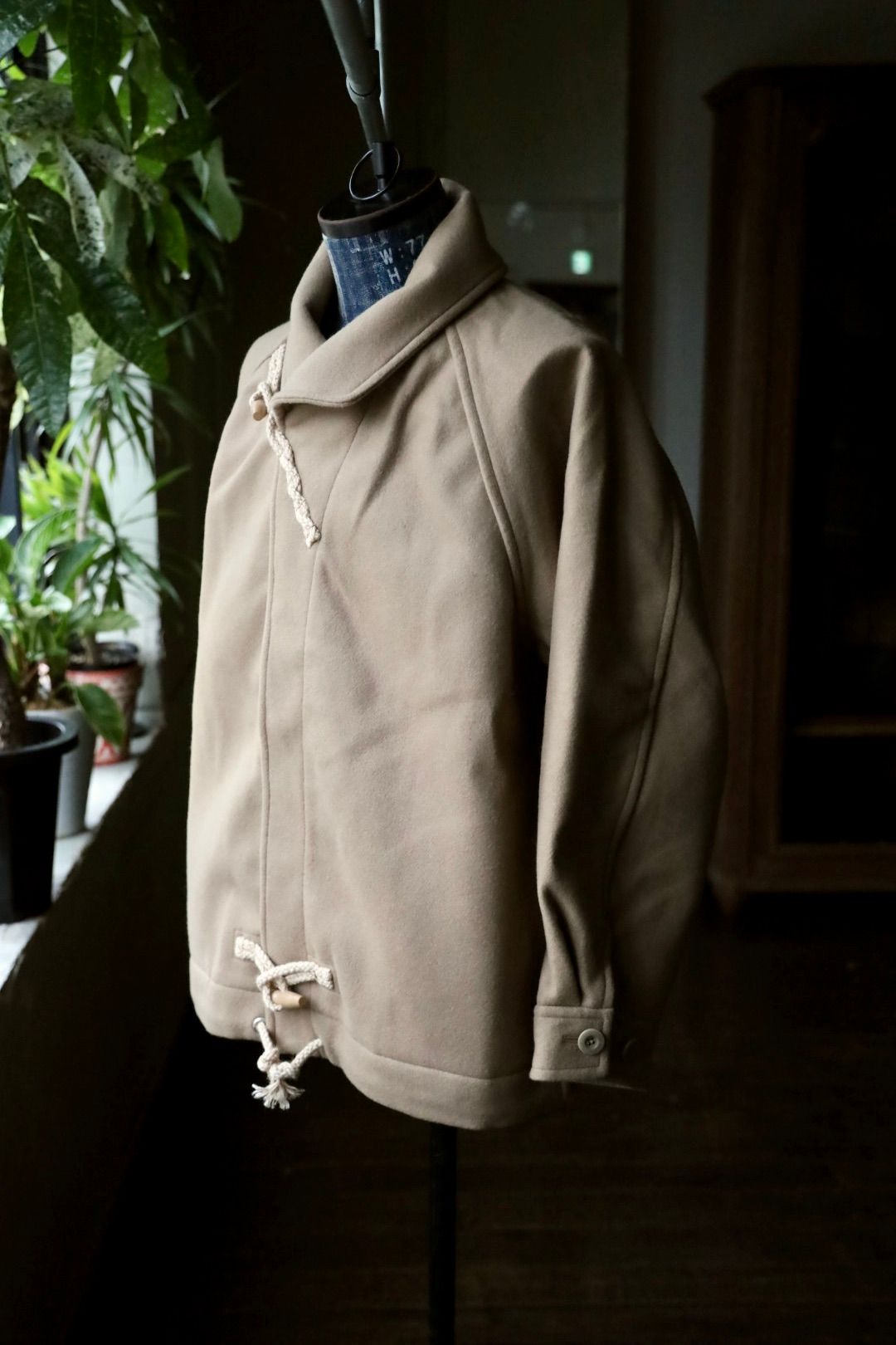 イズネス 25AW DUFFLE SMOCKS COAT (25AW_32_1007AWCOAT02)BEIGE☆新作発売！