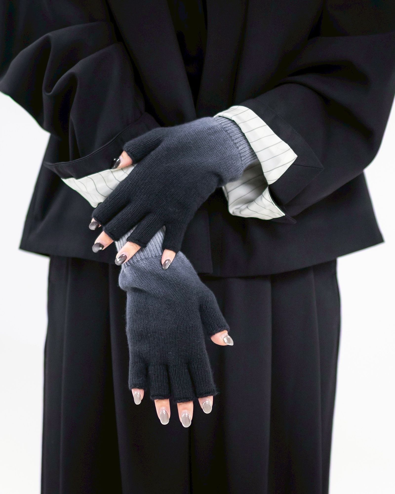 グラフペーパー 25AW Gradient Dyed Wool Knit Fingerless Gloves(GU253-90493)BLACK☆9月27日(土)発売！