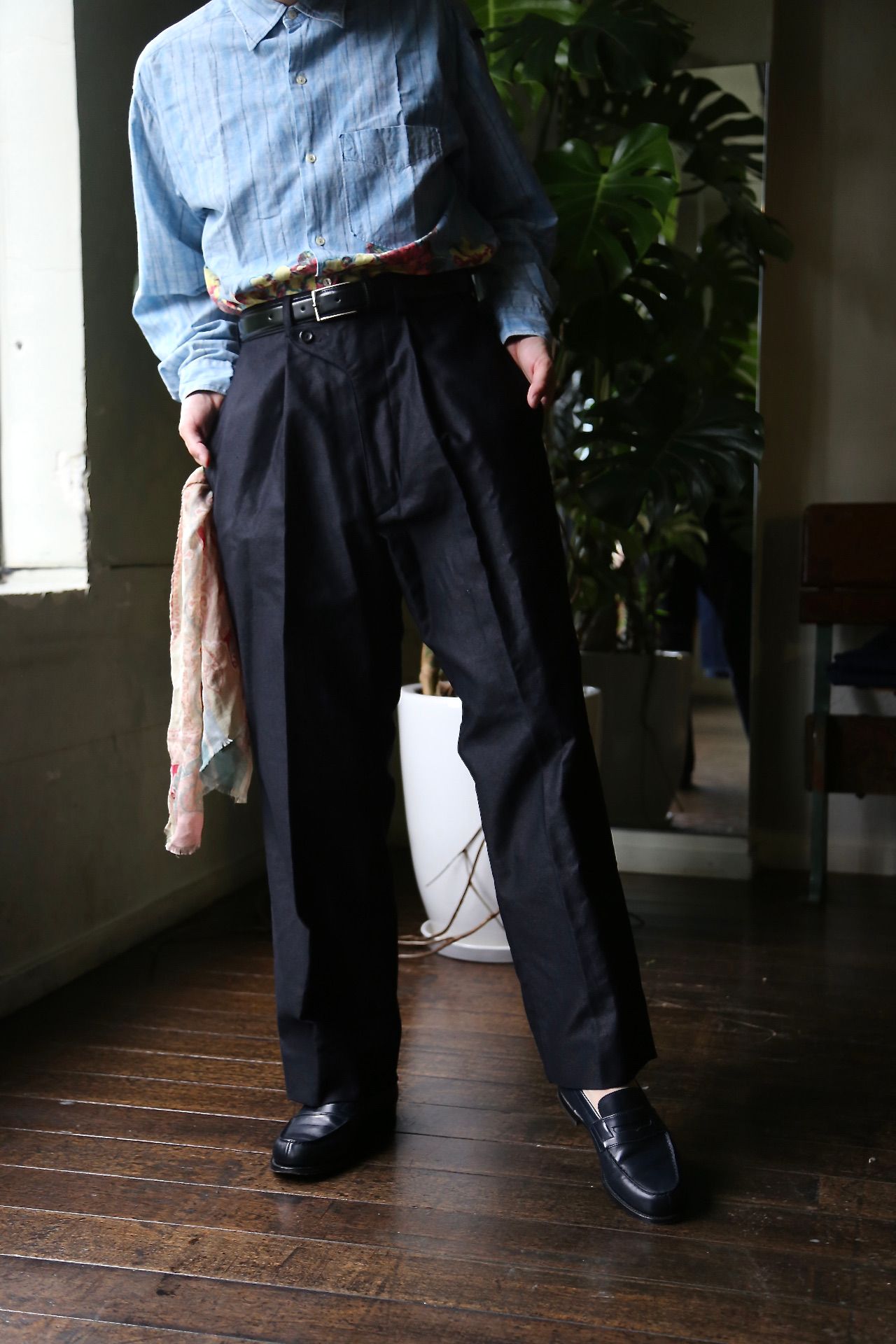 blurhms Broken Cloth Curve Front Slacks"DARK NAVY"style.8.13.