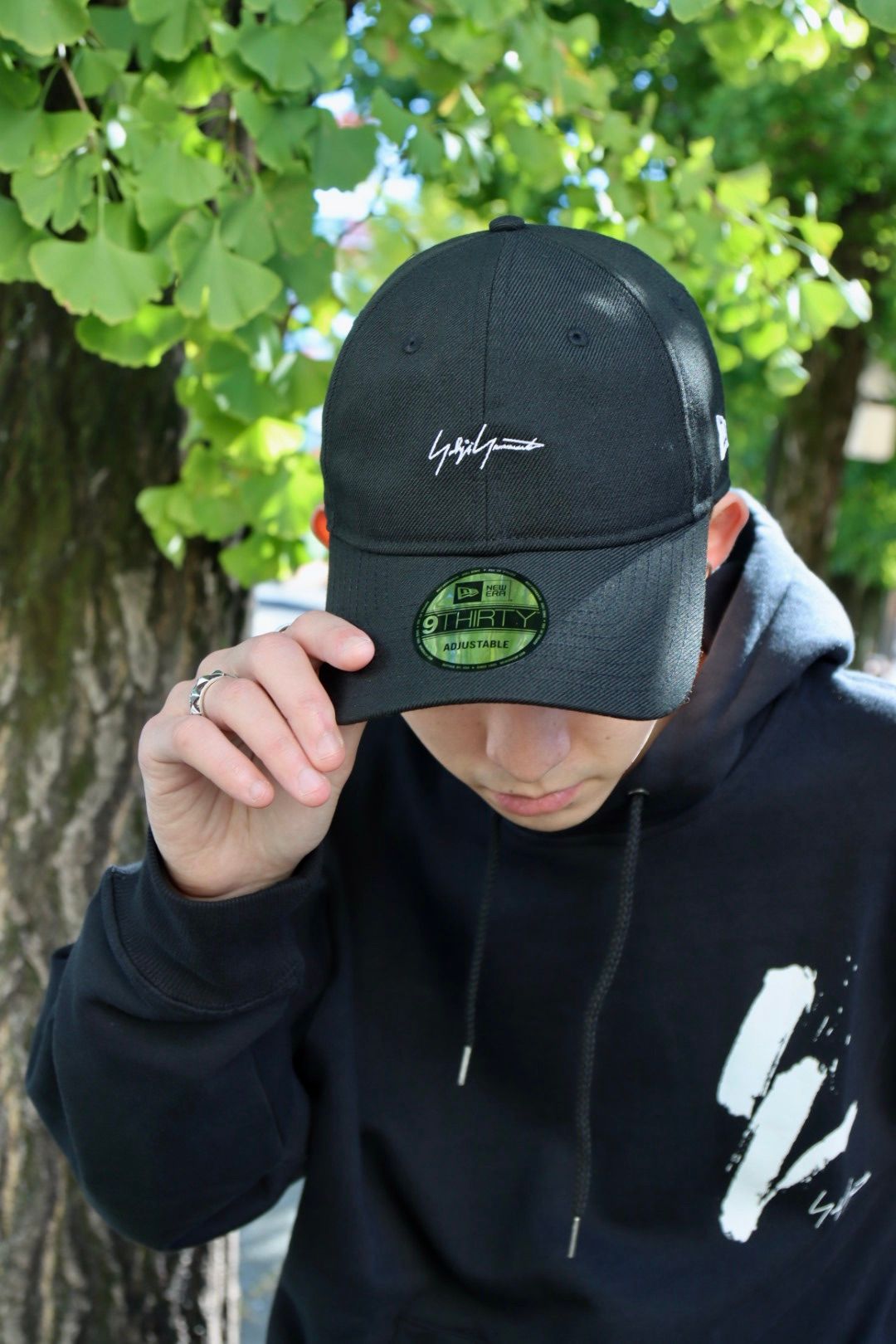 Yohji Yamamoto×NEWERA 裏毛オーバーサイズドプルオーバーフーディースタイル