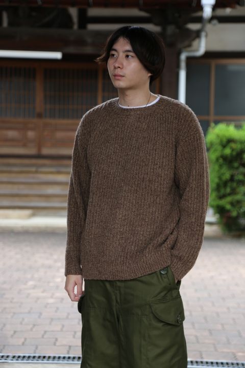 YOKE 20awより、3G BACK ZIP RIB CREW NECK BEIGE style.2020.9.12.