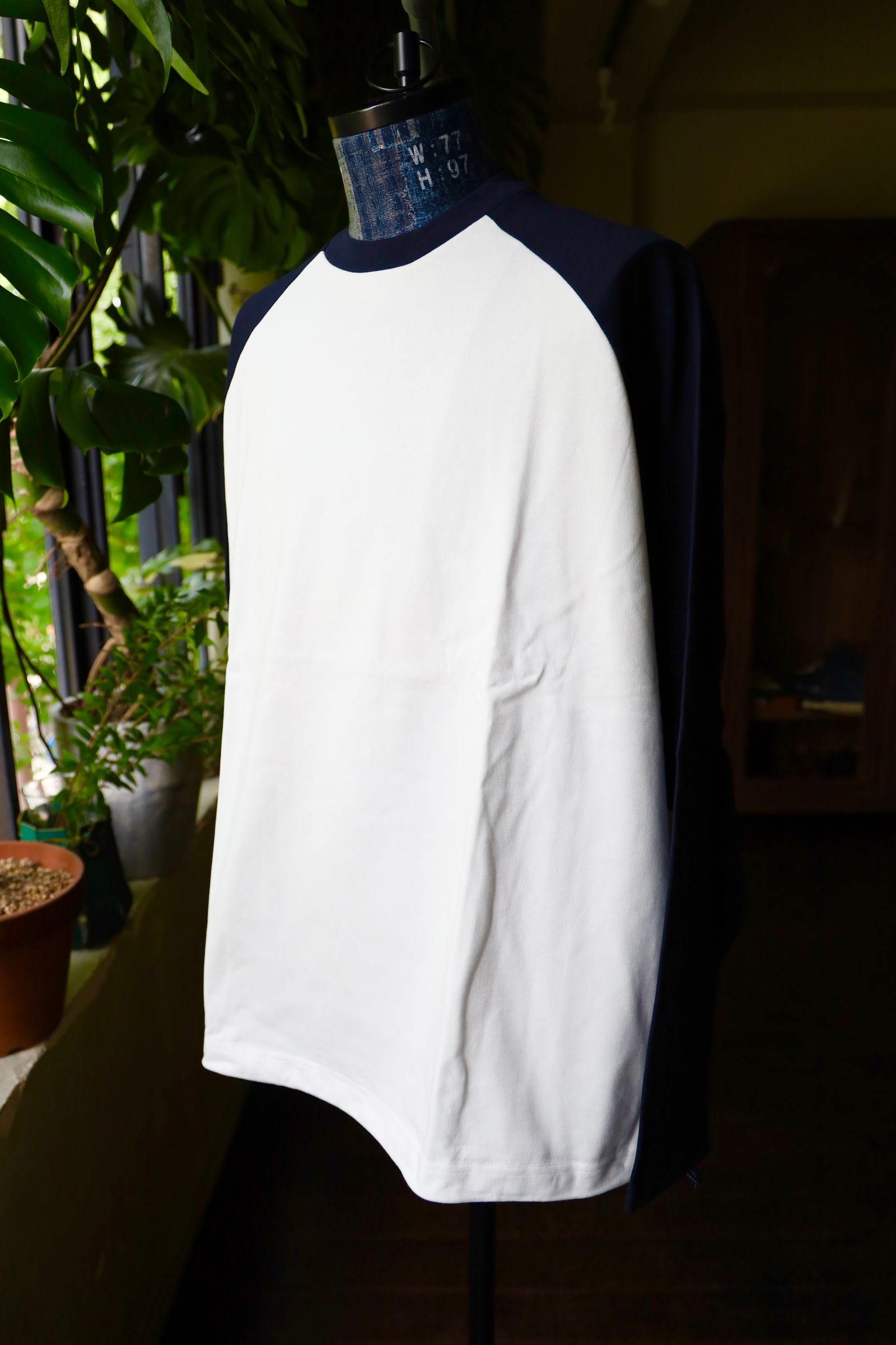 イズネス24AW BALLOON RAGLAN LONG SLEEVE T SHIRT(1006AWCST01)WHITE×NAVY
