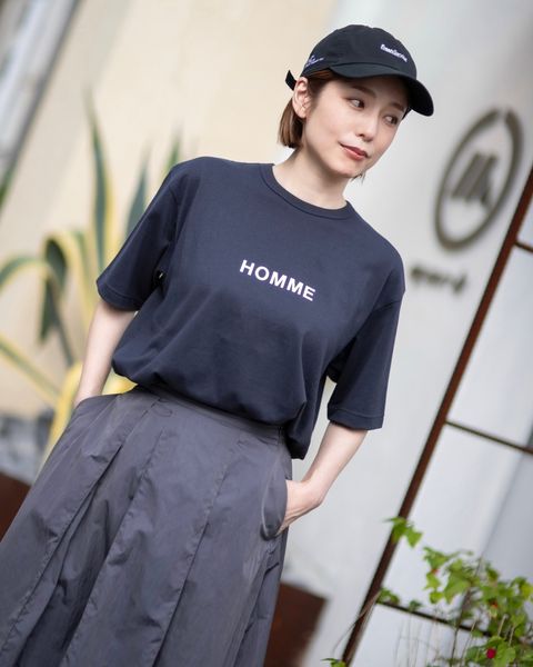 COMME des GARCONS HOMME ロゴプリントTシャツ style.2024.06.10