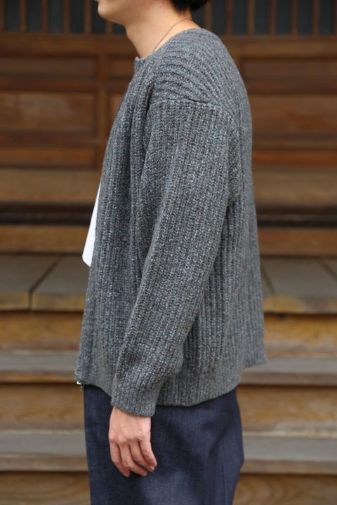 YOKE 20awより、3G BACK ZIP RIB CREW NECK BLUE GRAY style.2020.9.12.