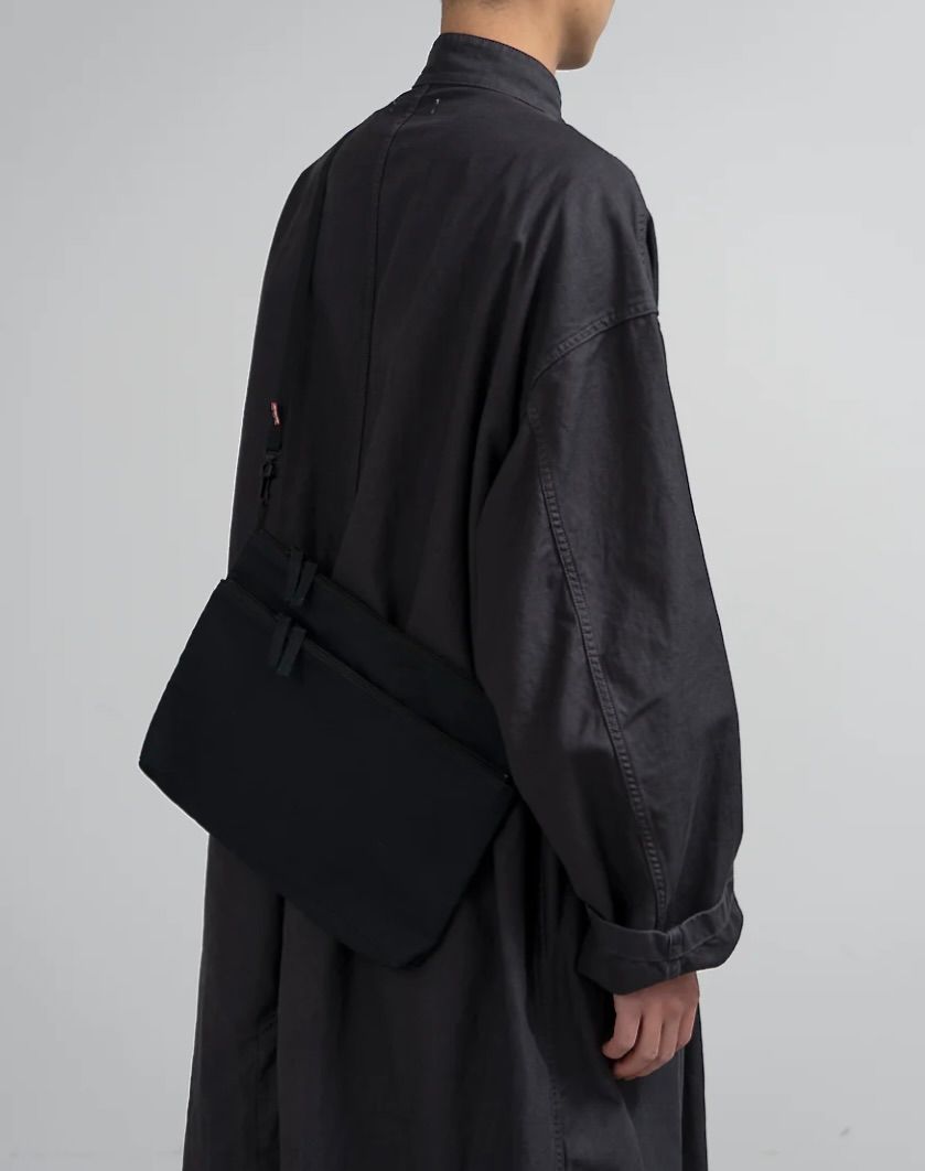 グラフペーパー24SS Washi Duck Sacoche M(GU241-90307C)BLACK