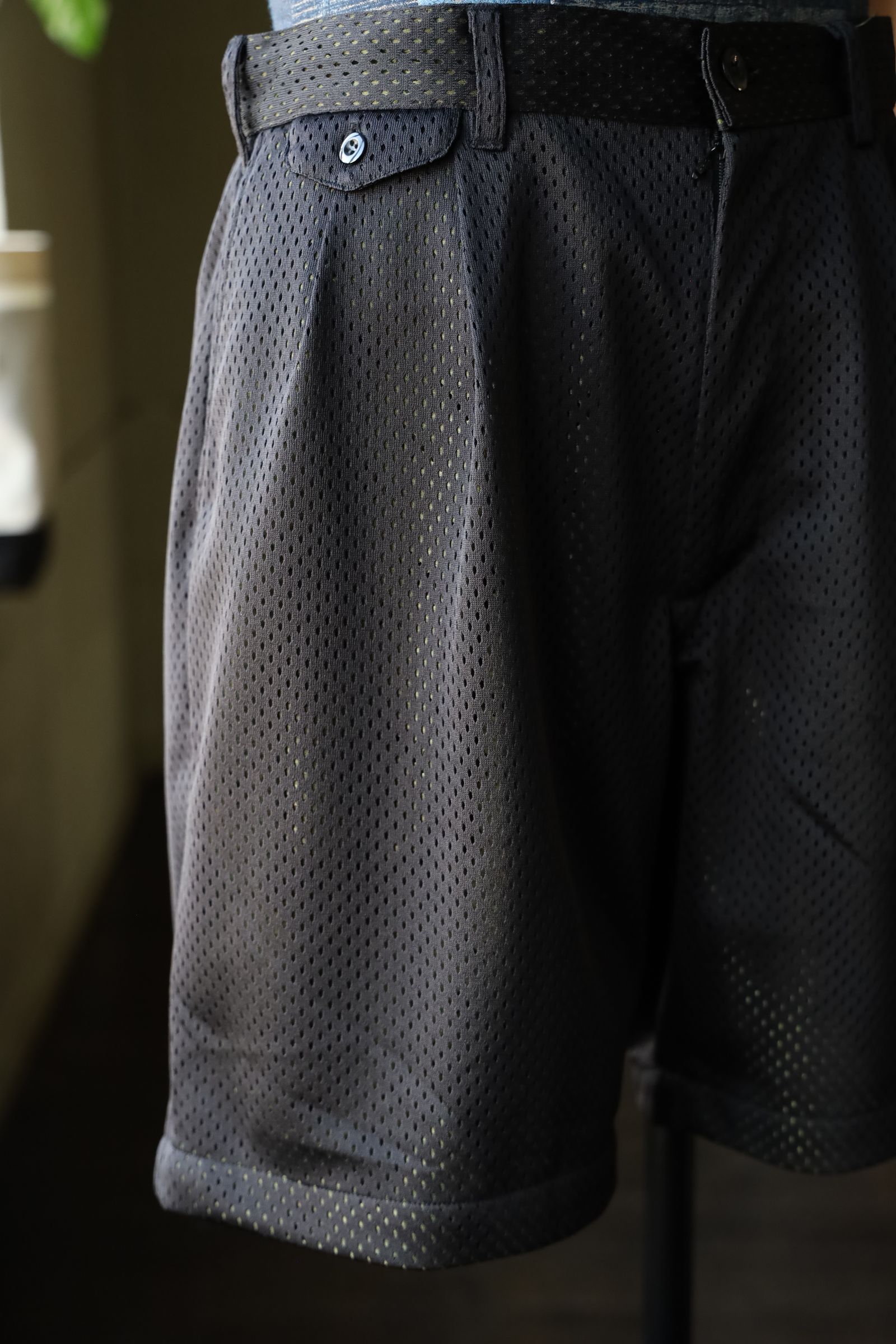 イズネス25SS DOUBLE MESH TWOTUCK SHORTS(25SS_25_1007SSSH04-M1)BLACK×KHAKI