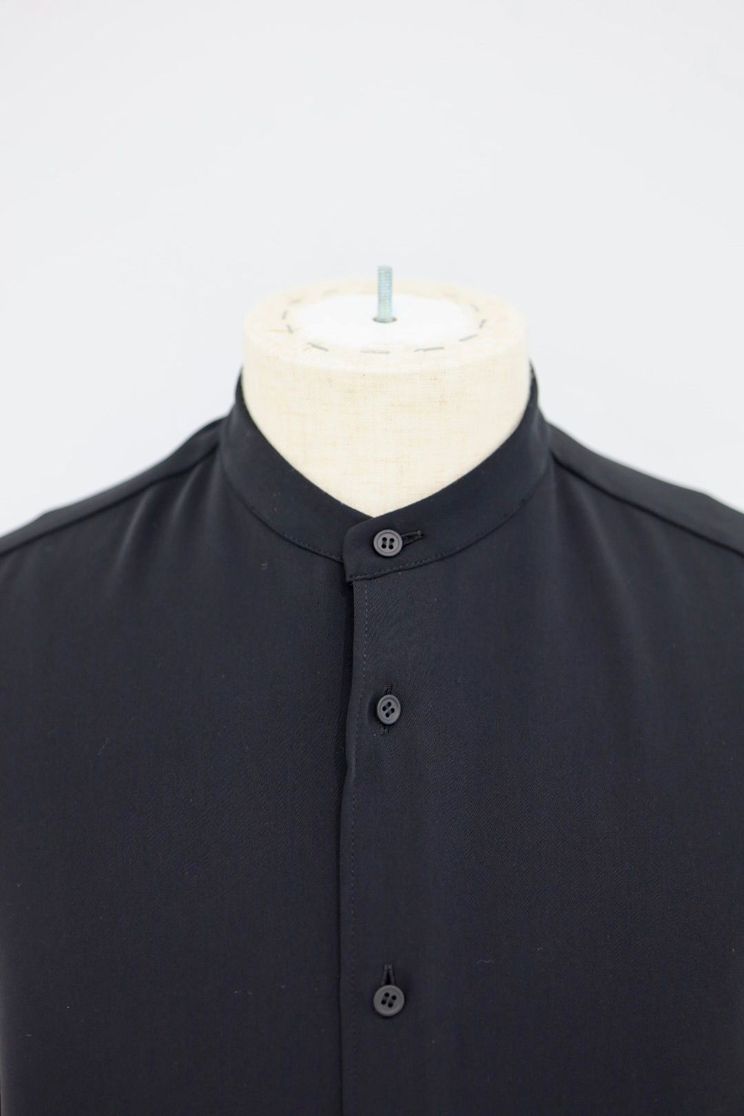 グラフペーパー26SS WOMENS Satin Oversized Band Collar Shirt(GL261-50078B)BLACK☆1月10日(土)発売！