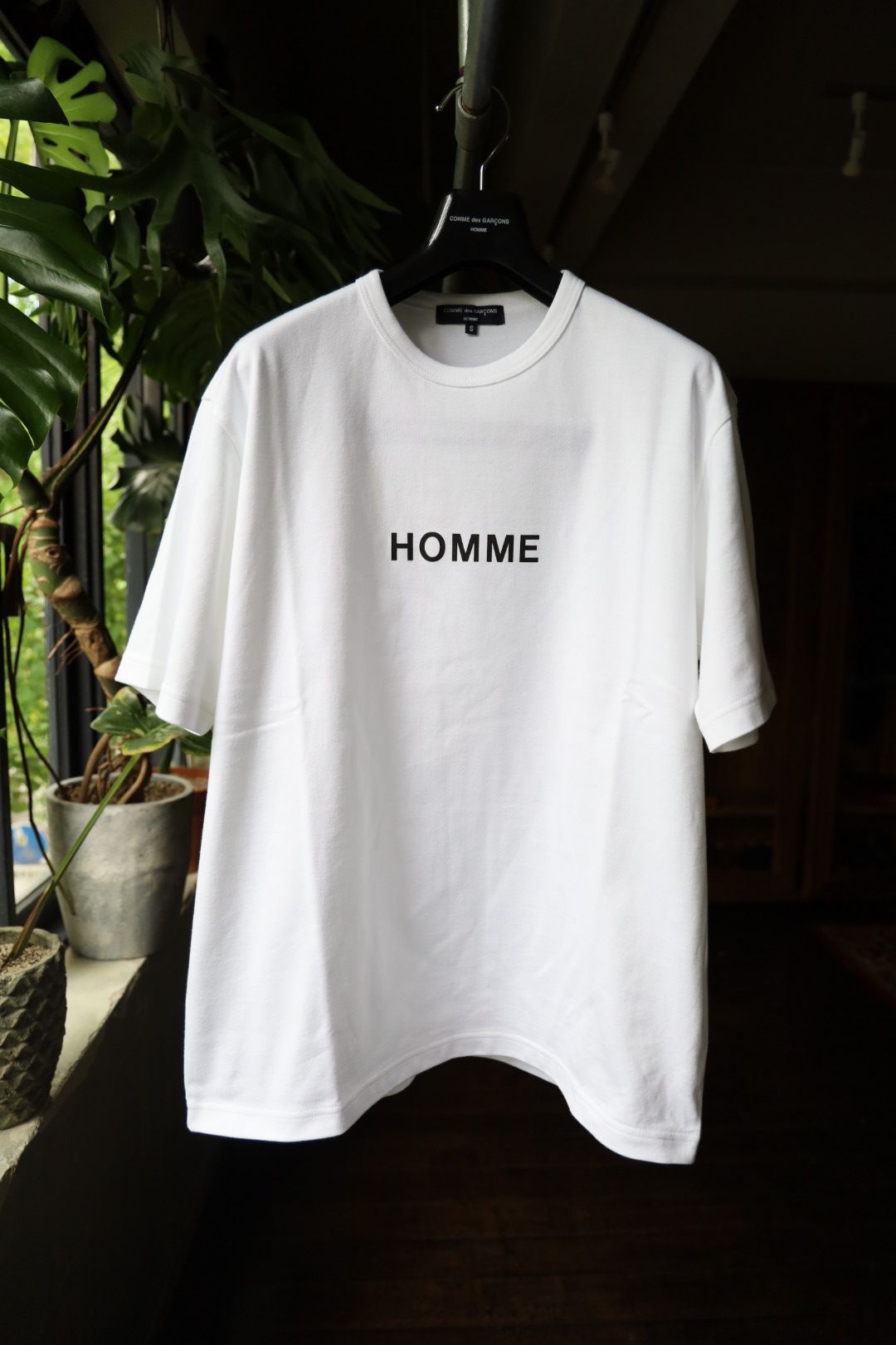 COMME des GARCONS HOMME - コムデギャルソンオム24AW ロゴTシャツ(HN-T101-051)WHITE☆8月3日(土)発売！  | mark