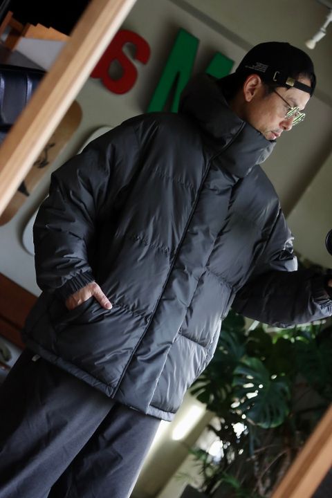 グラフペーパー22AW PERTEX Riversible Hooded Downスタイル.2022.9.23.