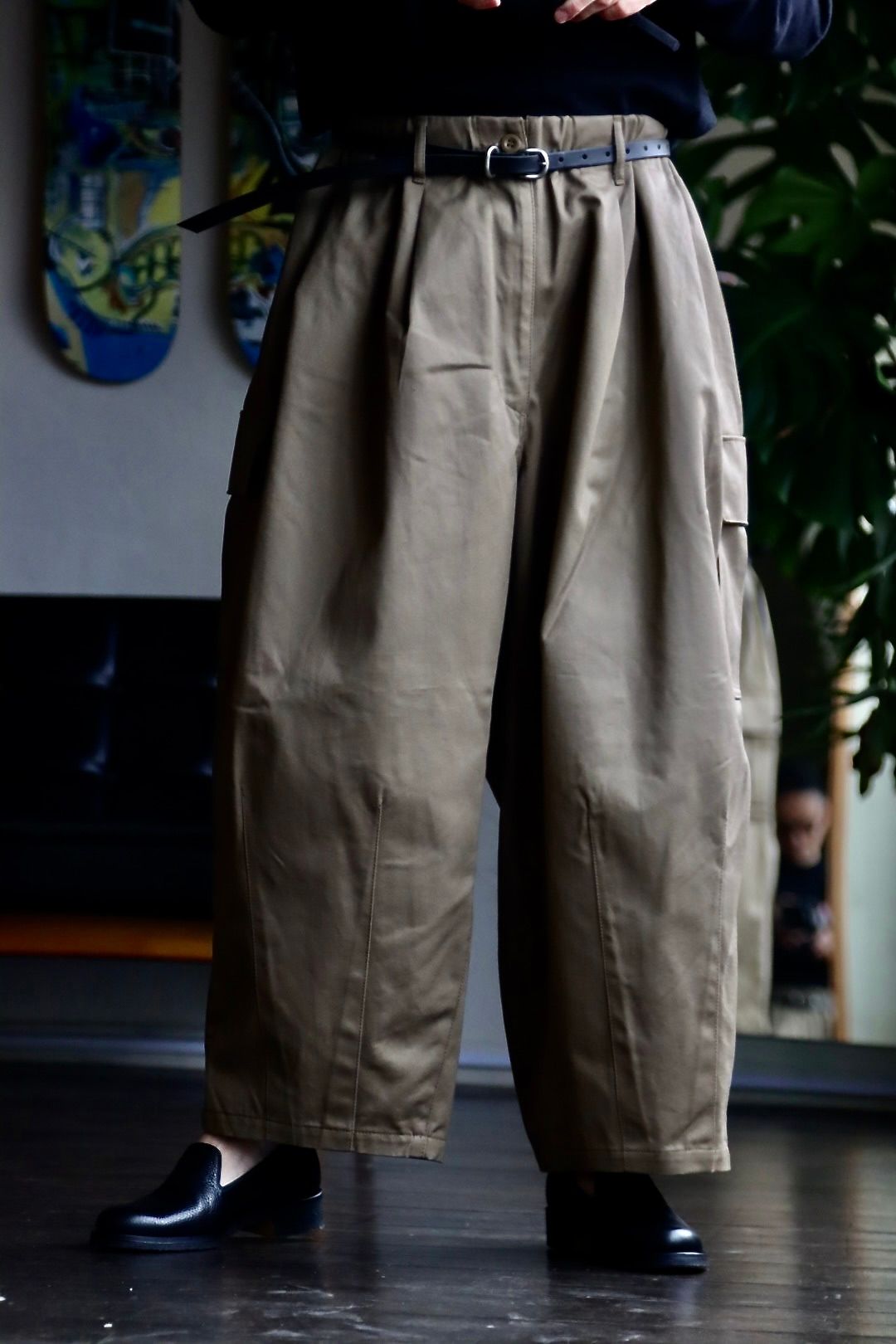 is-ness バルーンカーゴパンツ BALLOON CARGO EZ PANTSスタイル