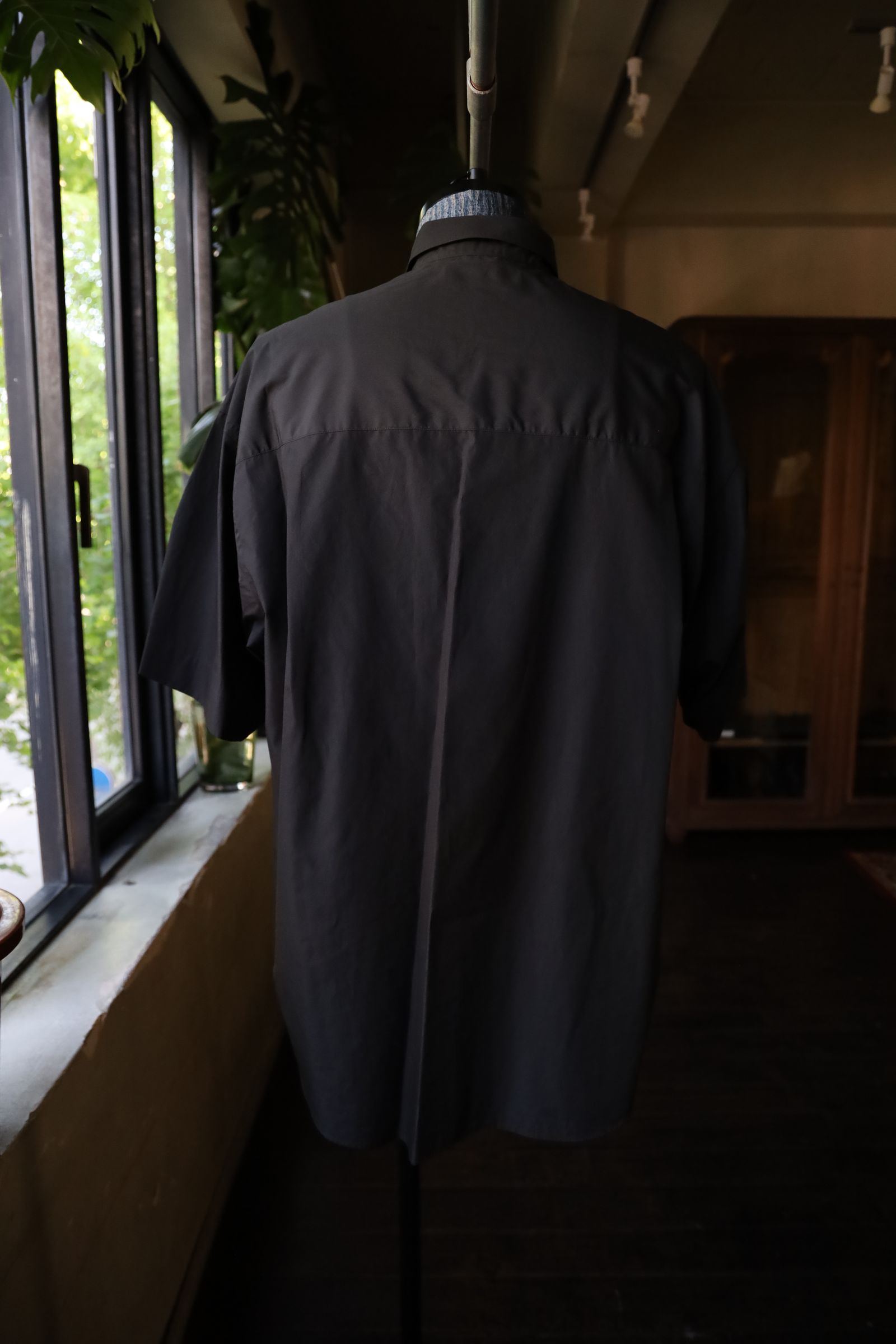 グラフペーパーシャツ Broad S/S Oversized Regular Collar Shirt(GM241-50003B)BLACK