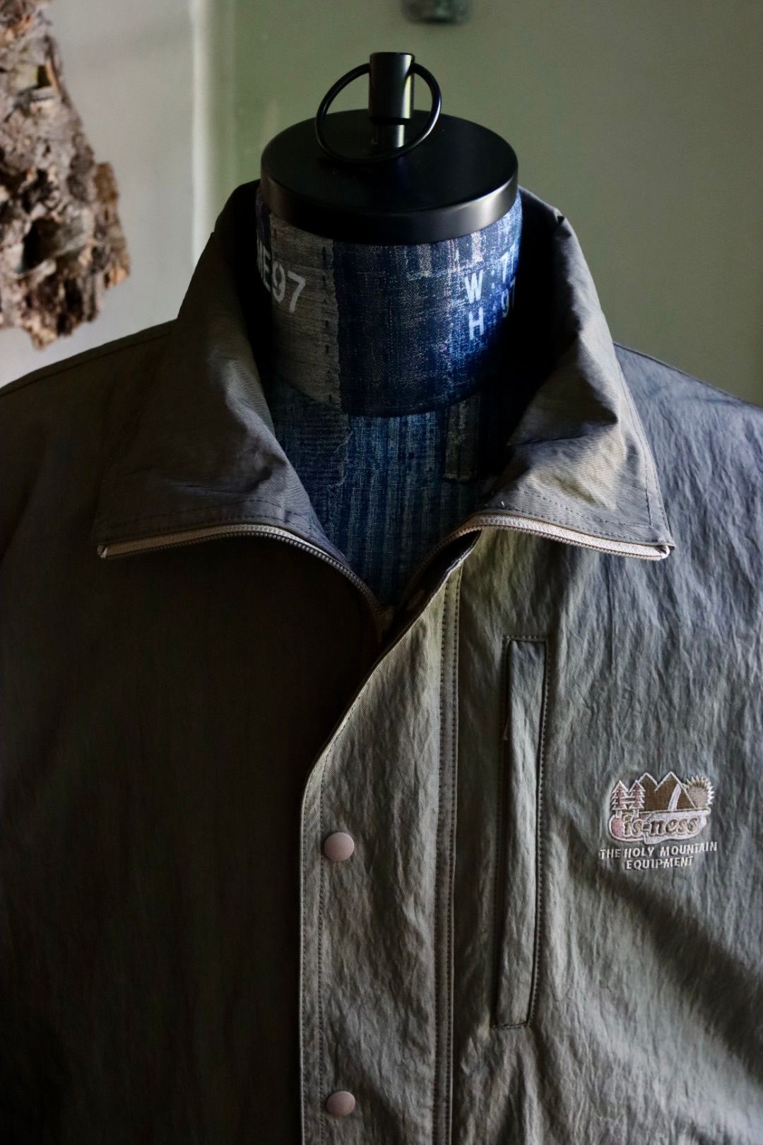 イズネス23AW SHAKA SHAKA NYLON JACKET(1005AWJK07)BROWN
