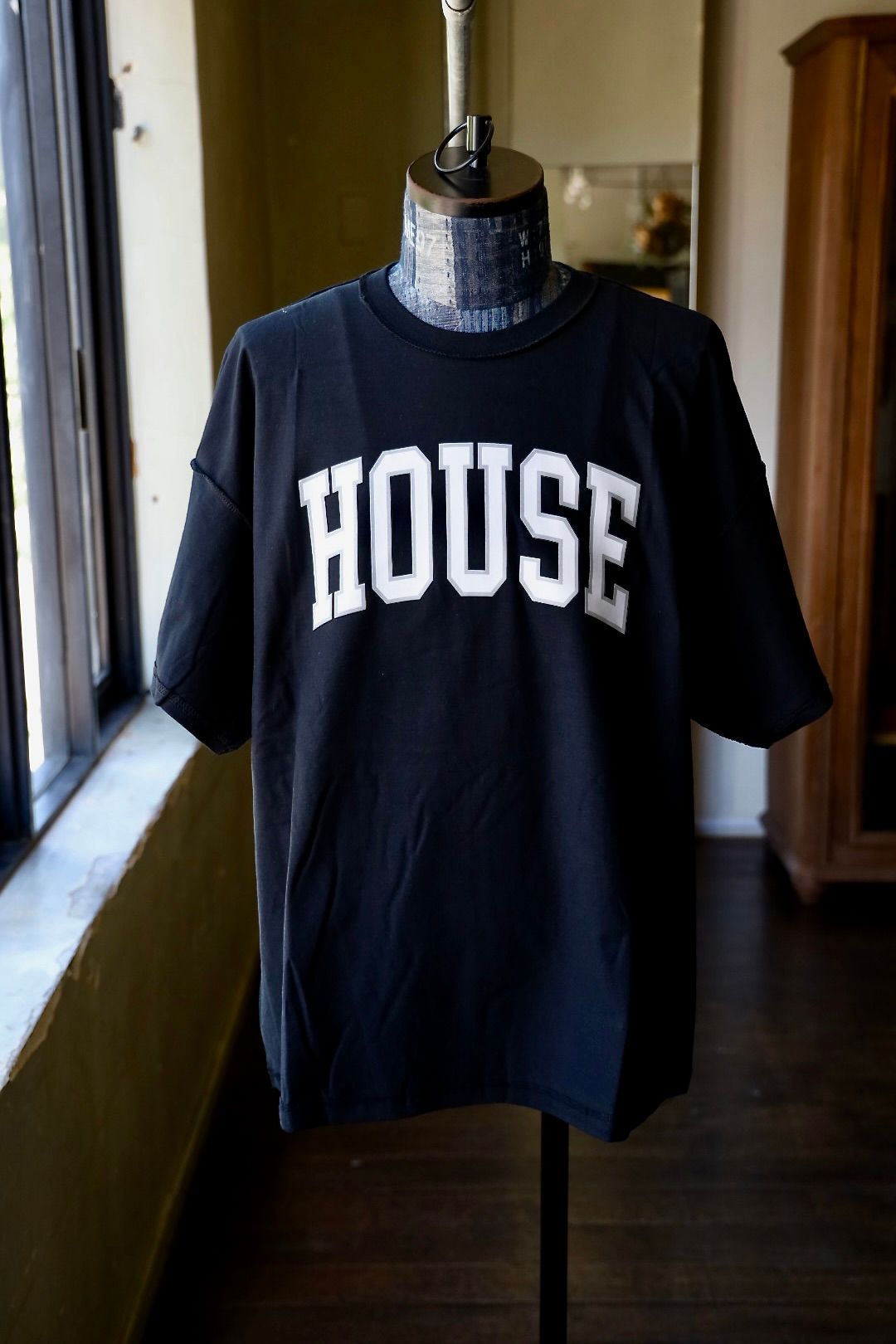 新品 未使用 ISNESS MUSIC E ENERGY ロゴプリント ネイビー ELECTRONIC T-SHIRT | is-ness online shop | イズネス