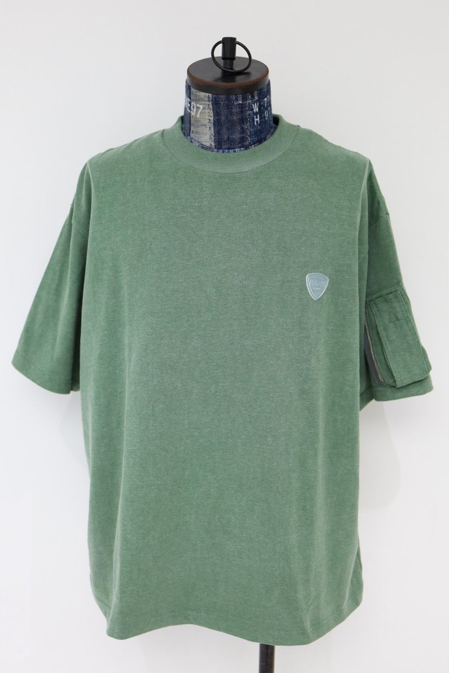 イズネス 26SS Arm Pocket T-Shirt (26SS_38_1008SSCS01)GREEN☆新作発売！