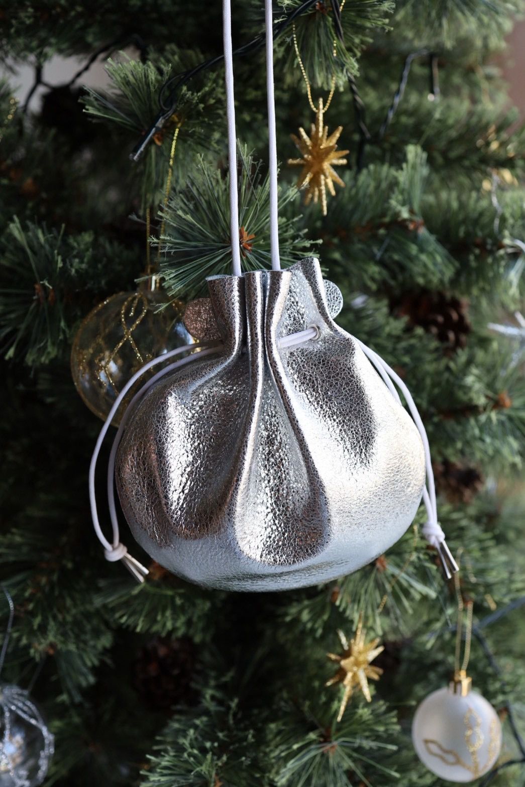 エンダースキーマ バッグpetal sac gloss(yv-b-psg)silver☆12月6日(土)発売！