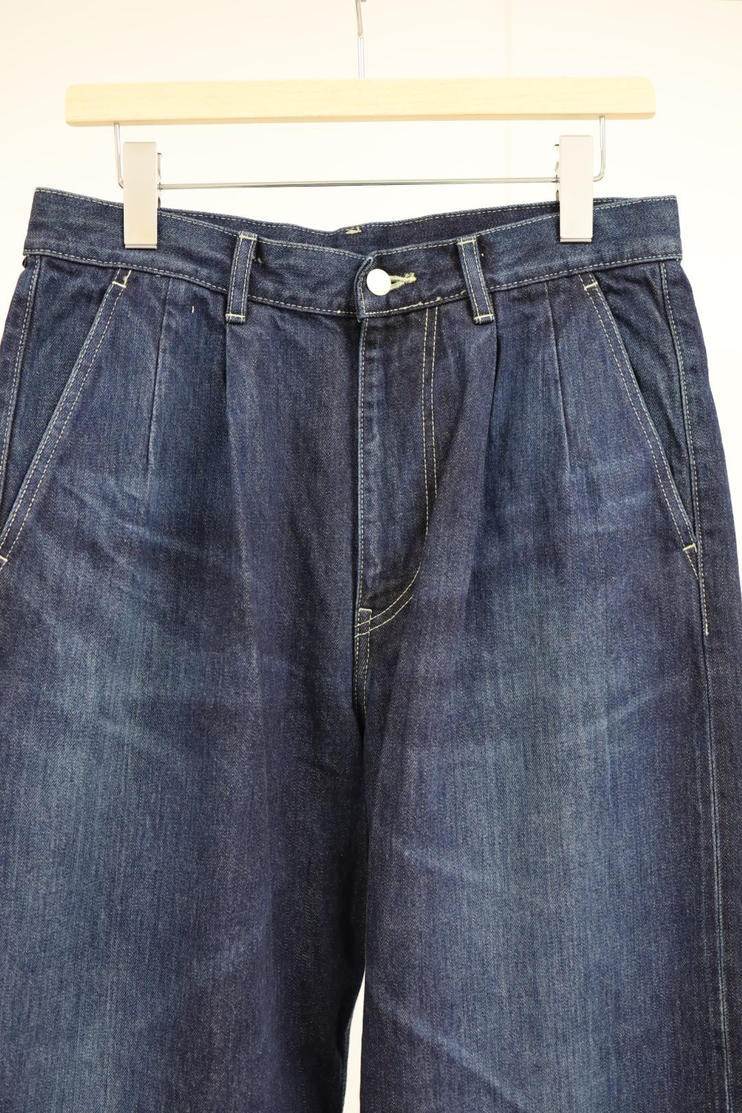 グラフペーパー Selvage Denim Two Tuck Pants(GU261-40061DB)INDIGO_DARK FADE