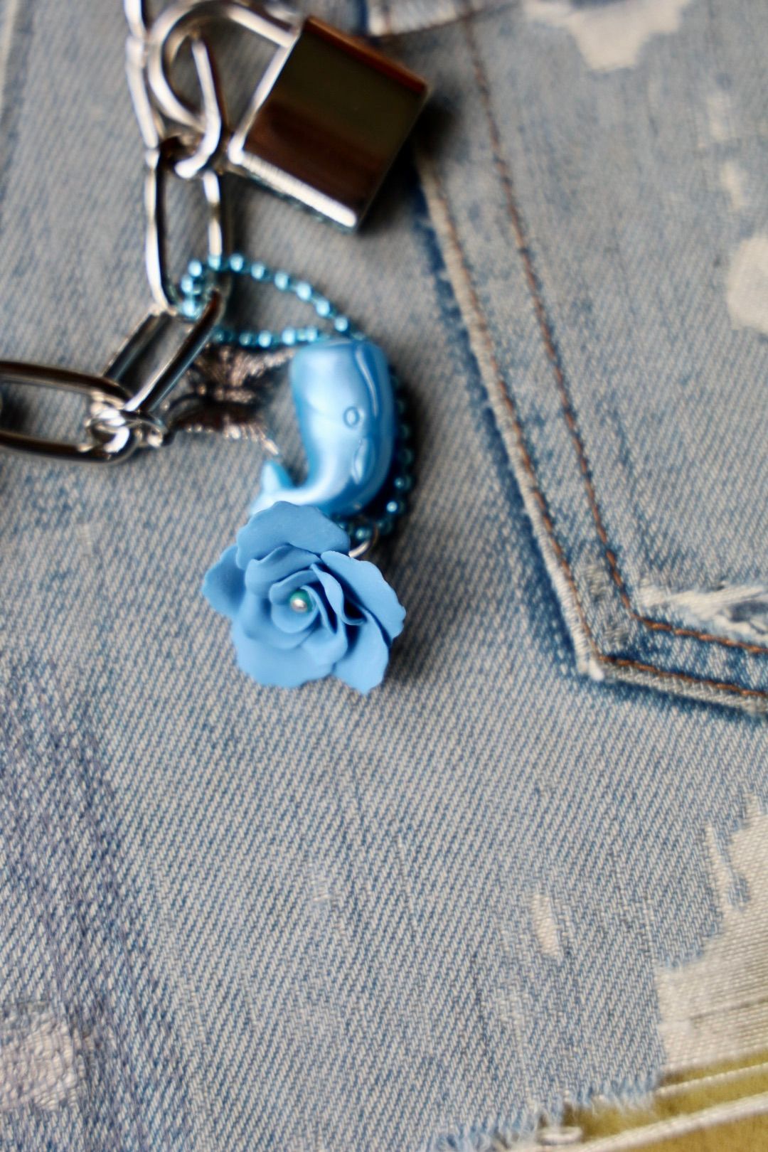 ダブレット25AW KEY CHAIN WITH DOG DOLL(25AW91AC36) BLUE