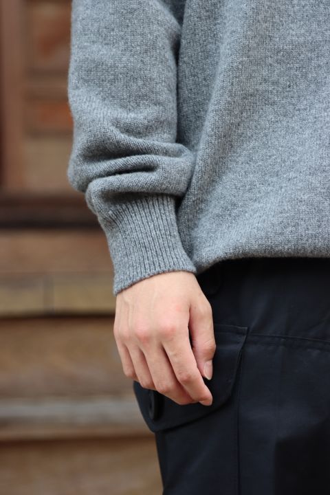 COMME des GARSONS HOMME ラムウール天竺ロゴ刺繍ニット(HH-N007-051) style.2021.09.26
