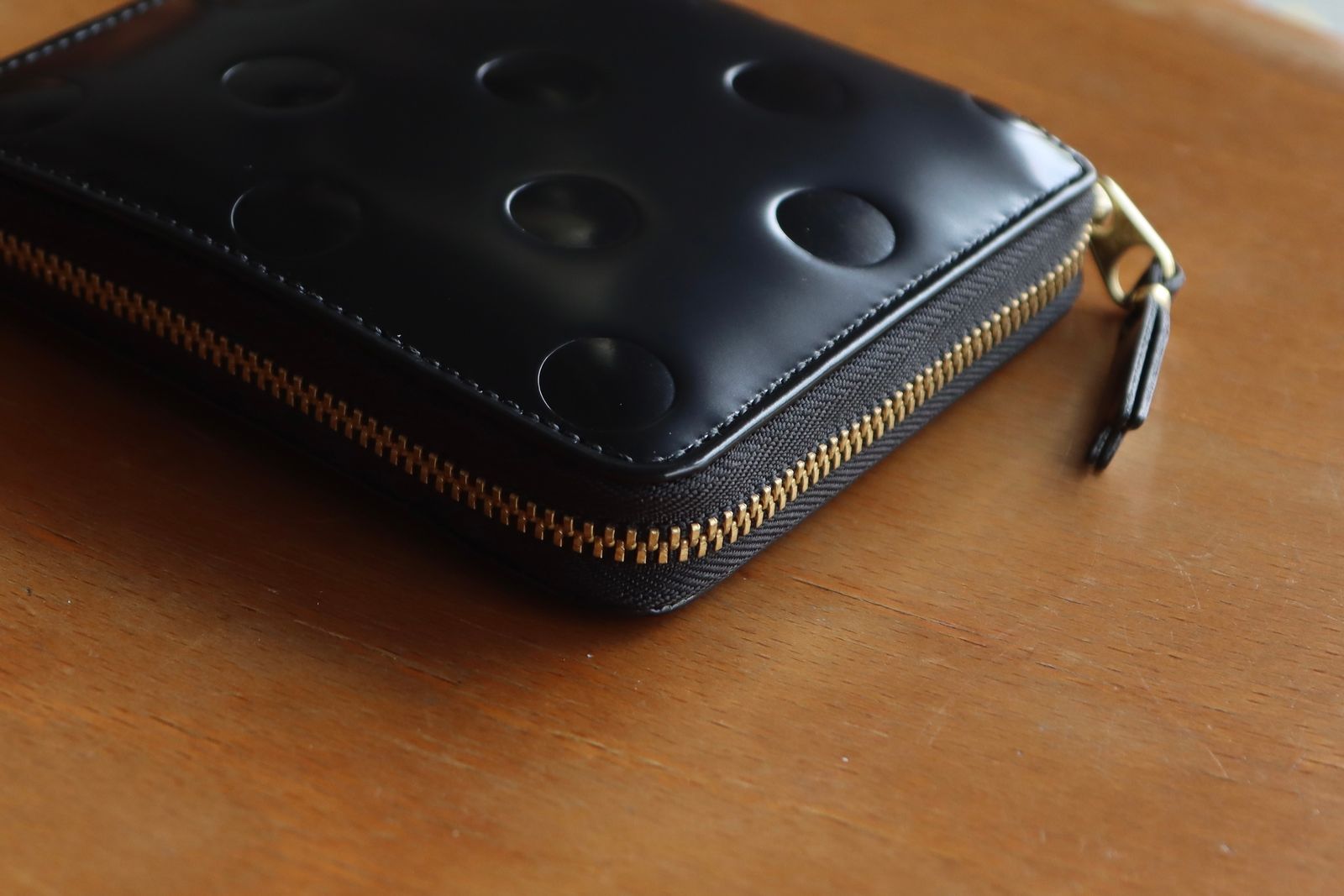 コムデギャルソン 二つ折りZIP財布(SA2100NE)POLKA DOTS EMBOSSED☆7月10日発売！