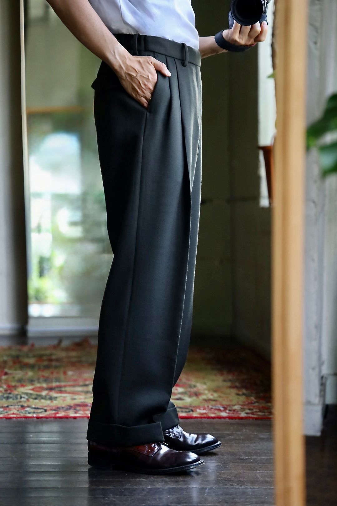 マーカウェア 26AW DOUBLE PLEATED SEMI EASY TROUSERS(A26C15PT01C )DARK OLIVE☆新作発売！